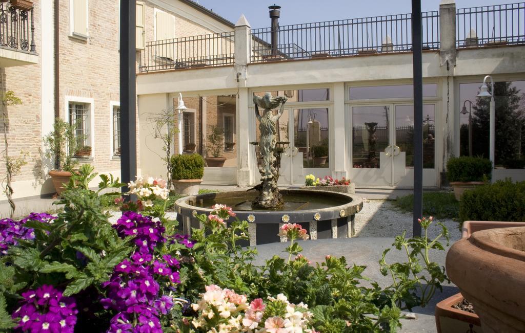 Relais Villa Roncuzzi Russi Kültér fotó