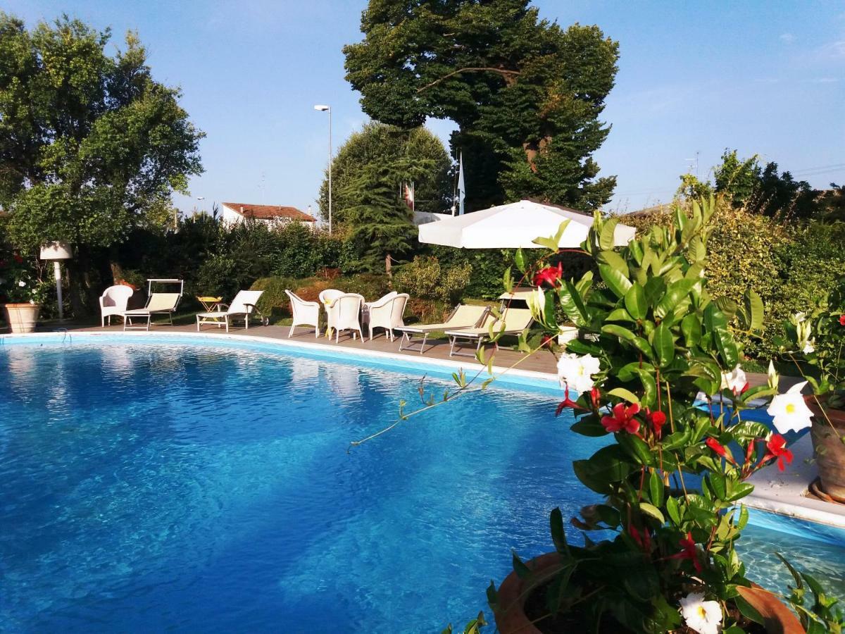 Relais Villa Roncuzzi Russi Kültér fotó